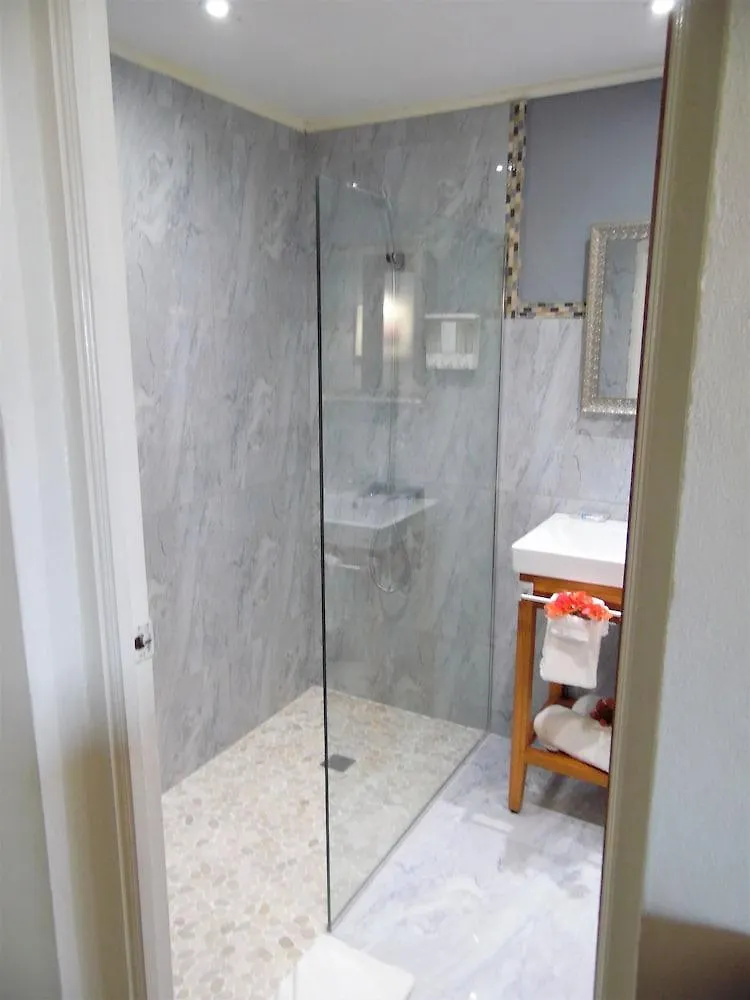 ***  Mynt Retreat Bed & Breakfast Montego Bay Jamaica